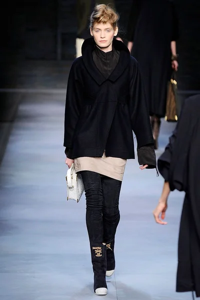 Look 11